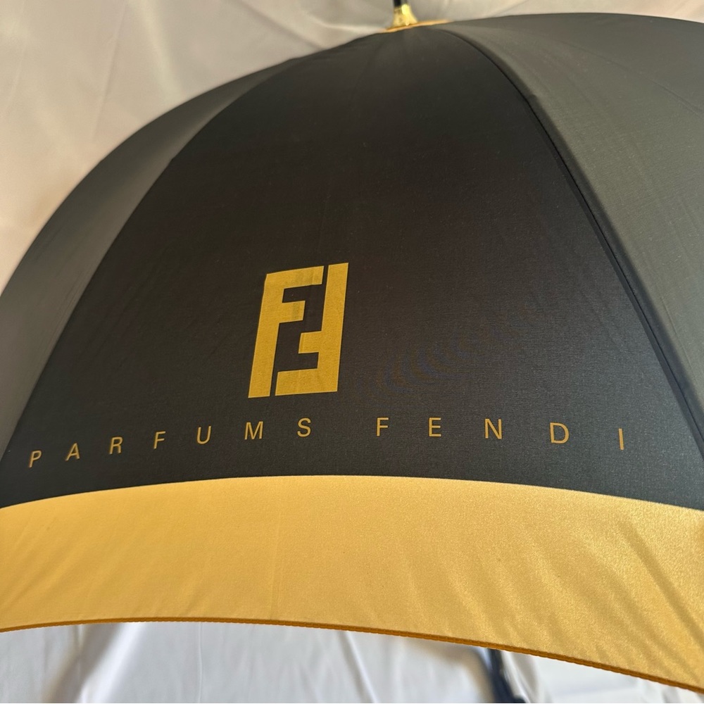 Fendi Parfumes Gold & Black Vintage Large Rain Umbrella - Picture 4 of 17